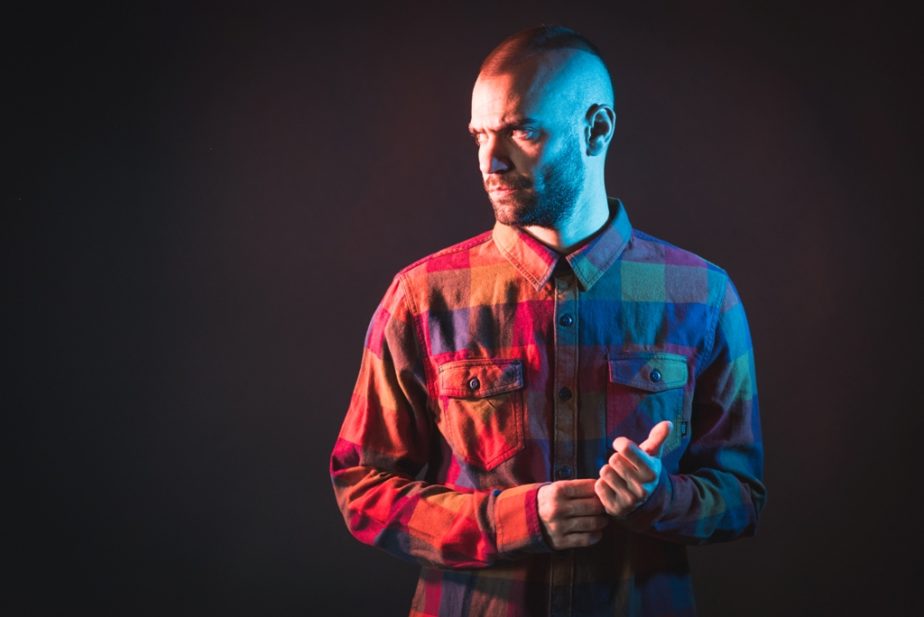 Shardana, il rapper En?gma presenta il suo nuovo album • Zoom Magazine