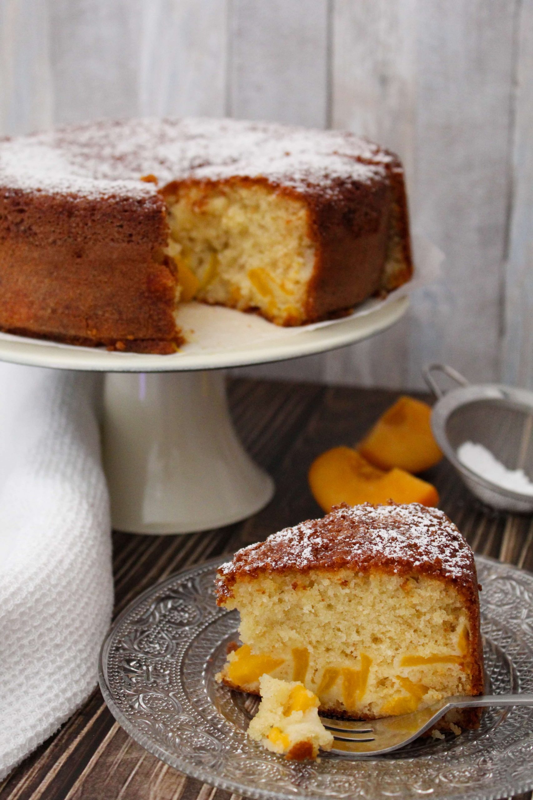 Torta allo yogurt con pesche
